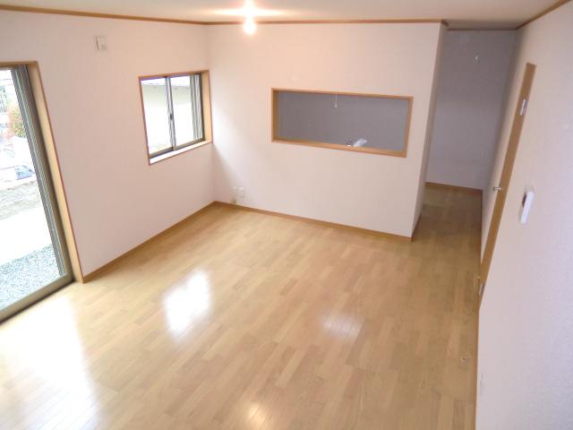 Living. South daylight bright living! LDK16 Pledge