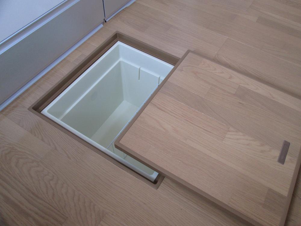 Other. Underfloor Storage