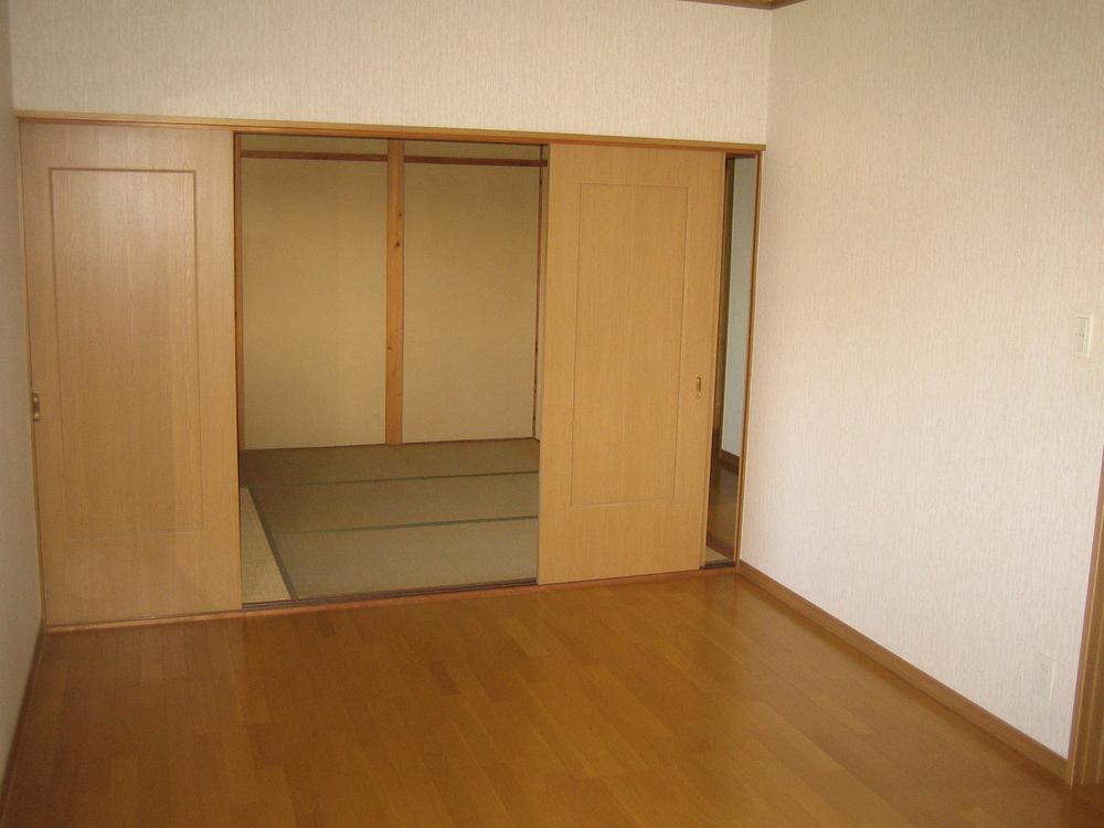 Non-living room. Indoor (10 May 2012) shooting