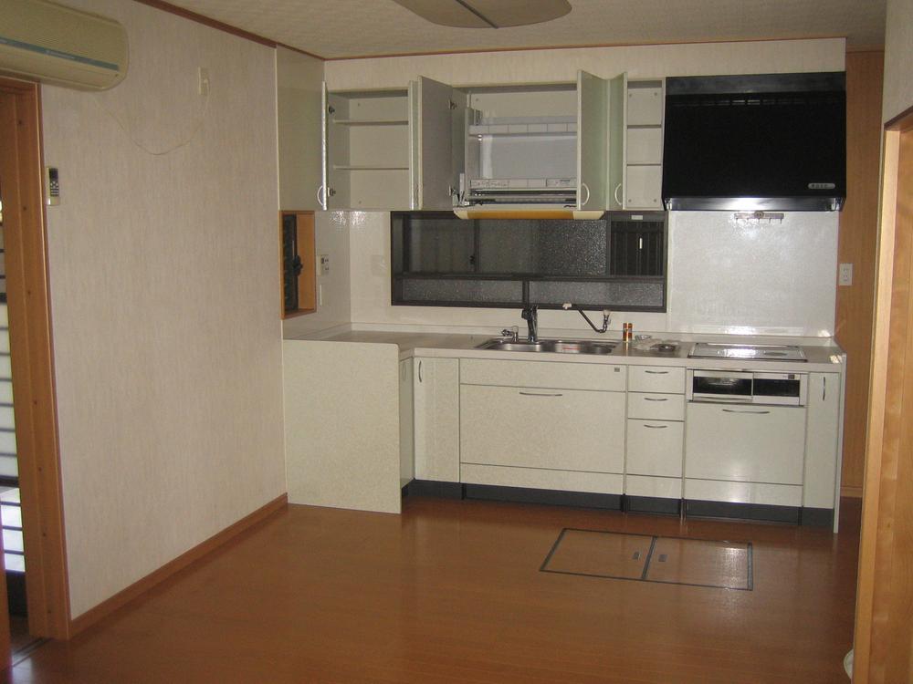 Kitchen. Indoor (10 May 2012) shooting