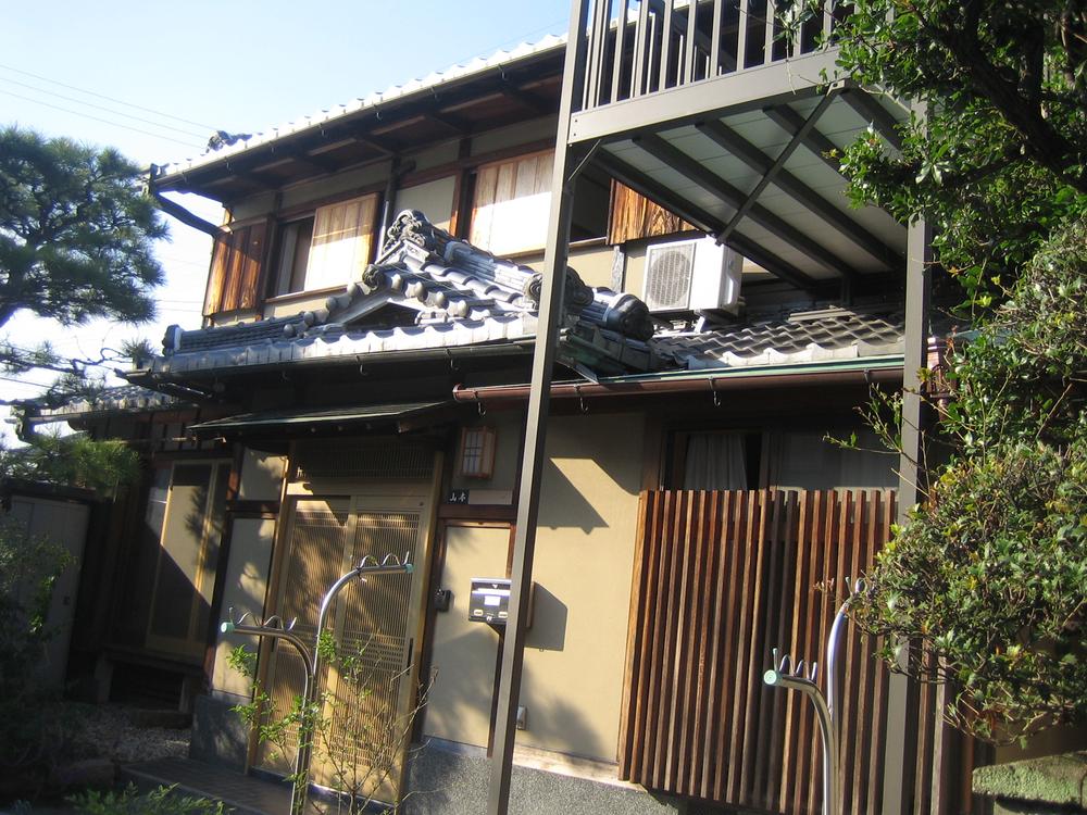 Local appearance photo. Local (10 May 2012) shooting