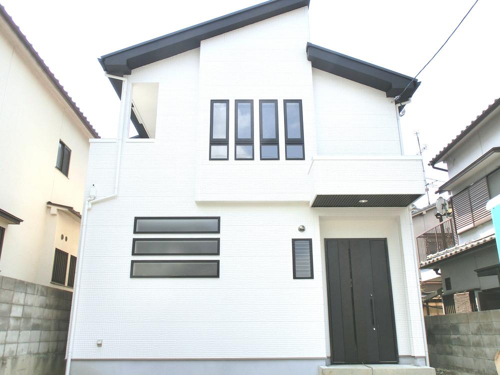 Balance well placed window is ordered to accent a is a beautiful finish to accompany the familiar sharp exterior design. Example of construction