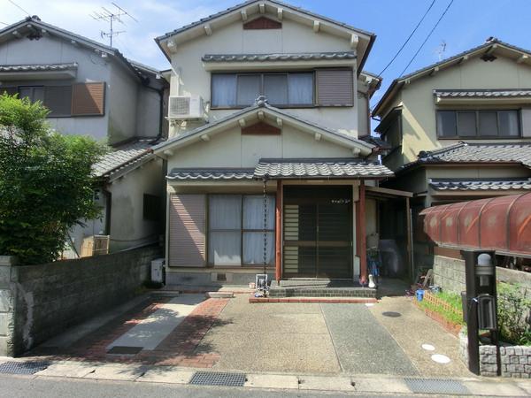 Local appearance photo. Local (10 May 2013) Shooting