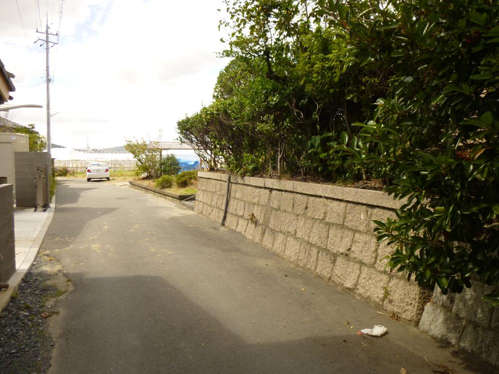 Local photos, including front road. Local Photos