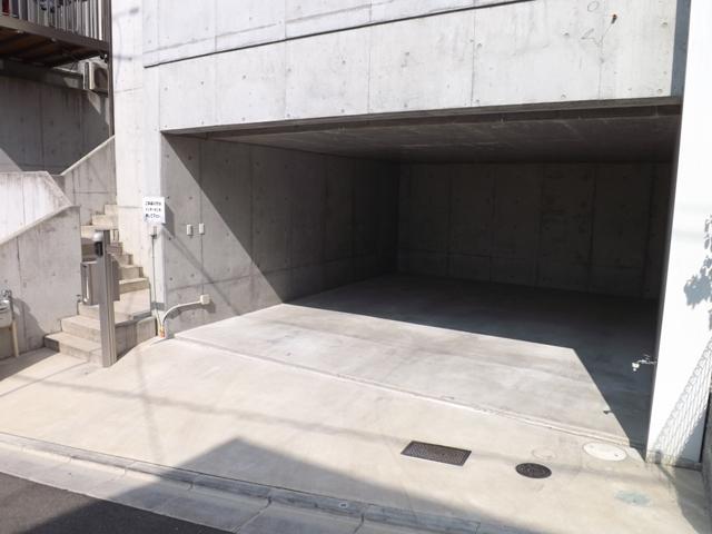 Parking lot. Dug-down type, Two parking Allowed