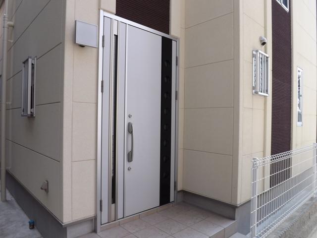 Entrance. Adoption chic entrance door