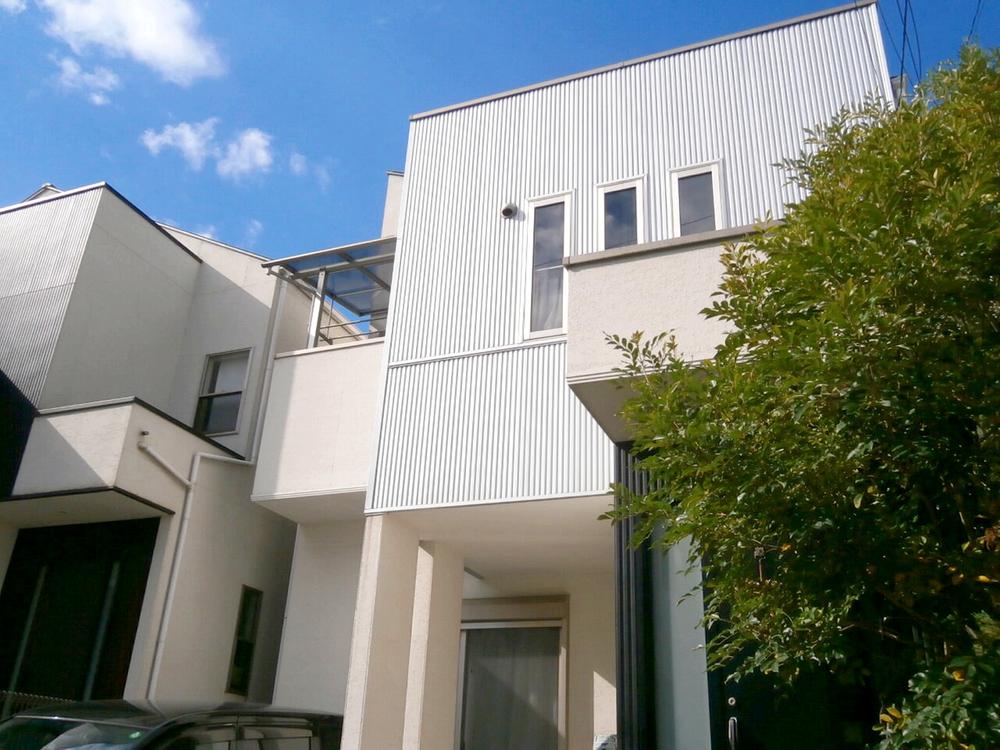 Local appearance photo. Local (12 May 2013) Shooting