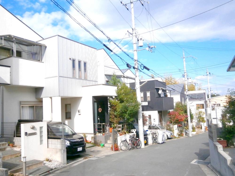 Local photos, including front road. Local (12 May 2013) Shooting