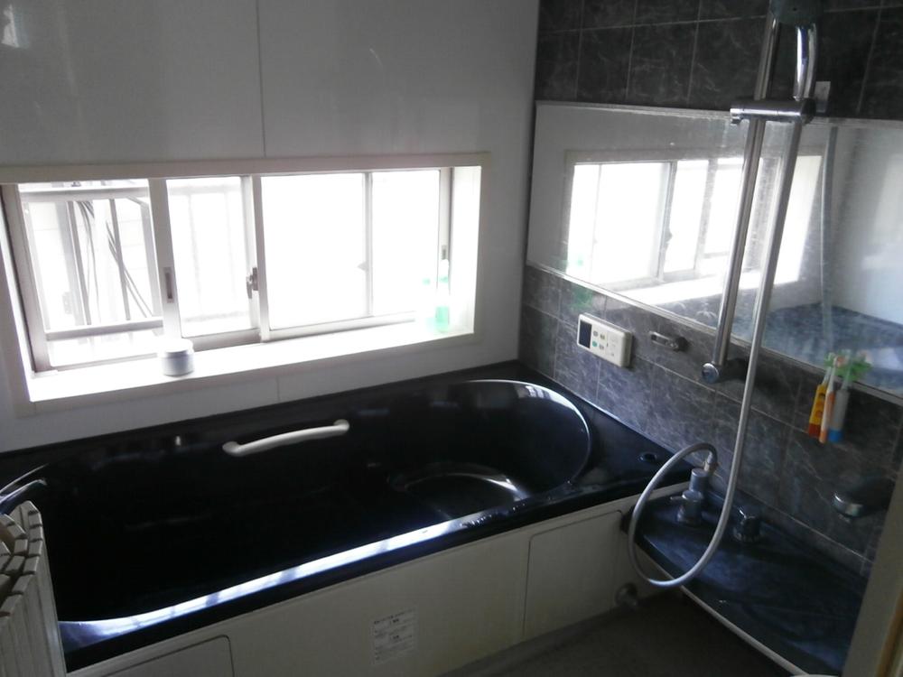 Bathroom. Indoor (12 May 2013) Shooting