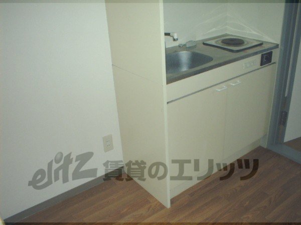 Other room space. Refrigerator yard