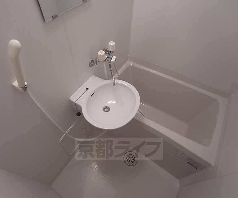 Bath. Is a bath and refreshing.