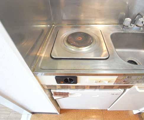 Kitchen. IH is a stove.