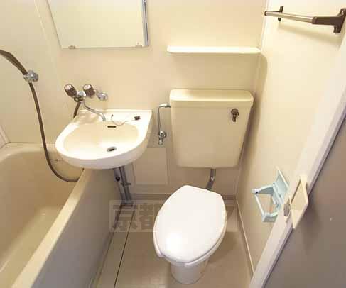 Toilet. Because the unit is a bus is easy toilet cleaning.