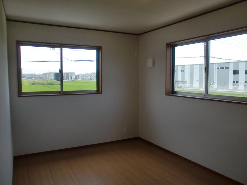 Other introspection. Each room closet with storage