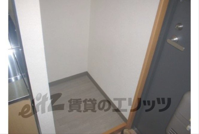 Other room space. Refrigerator yard