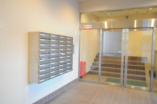 Entrance. Auto-lock with entrance