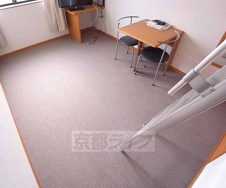 Living and room. Yes laid carpet.