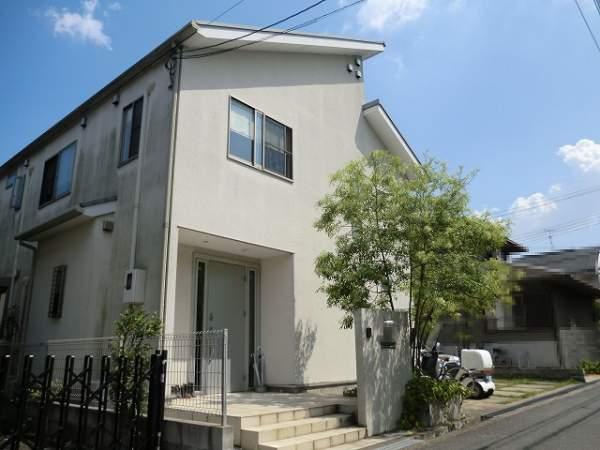 Local appearance photo. First floor shutters electric shutter