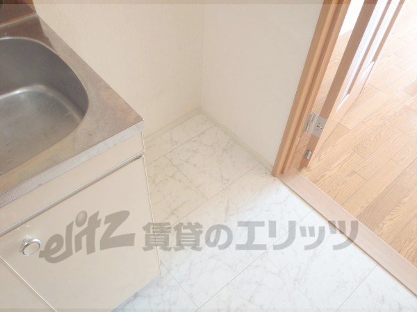 Other room space. Refrigerator yard