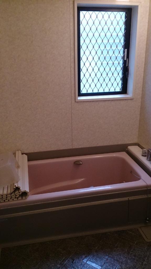 Bathroom. Bathroom jet tab. Indoor (12 May 2013) Shooting