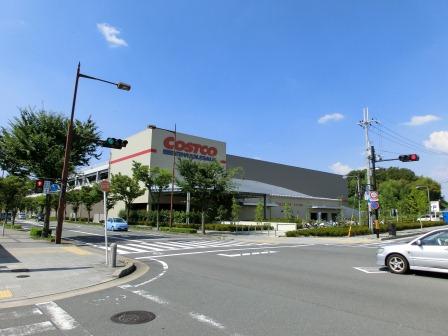 Shopping centre. 1000m popular warehouse-type shopping center to Costco