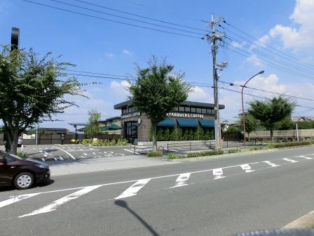 Other Environmental Photo. You can relax from the morning of the day off and there is a Starbucks near 350m to Starbucks coffee. 