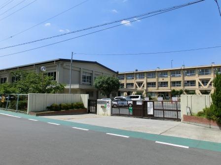 Primary school. 1021m enough within walking distance to Kyotanabe Municipal Matsuigaoka Elementary School