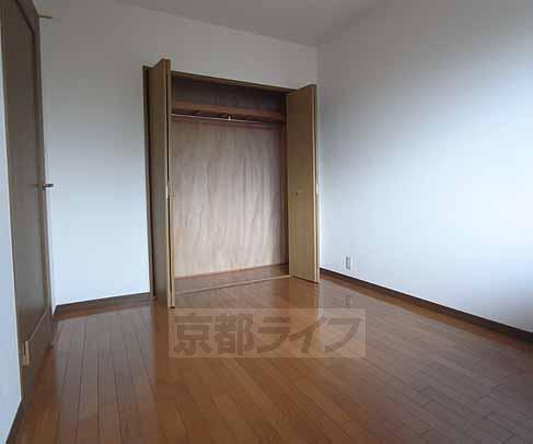 Living and room. Day is good.