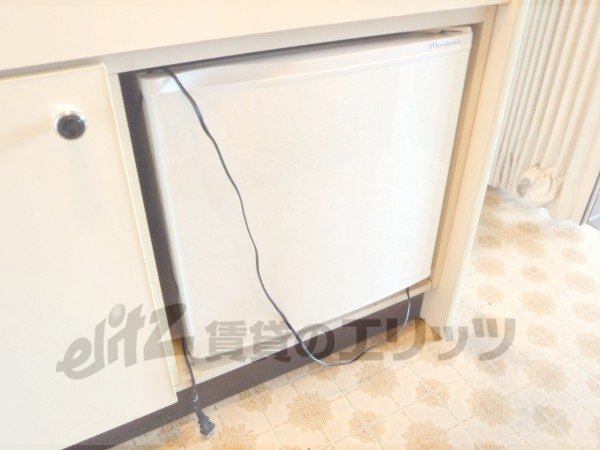 Other room space. Refrigerator yard