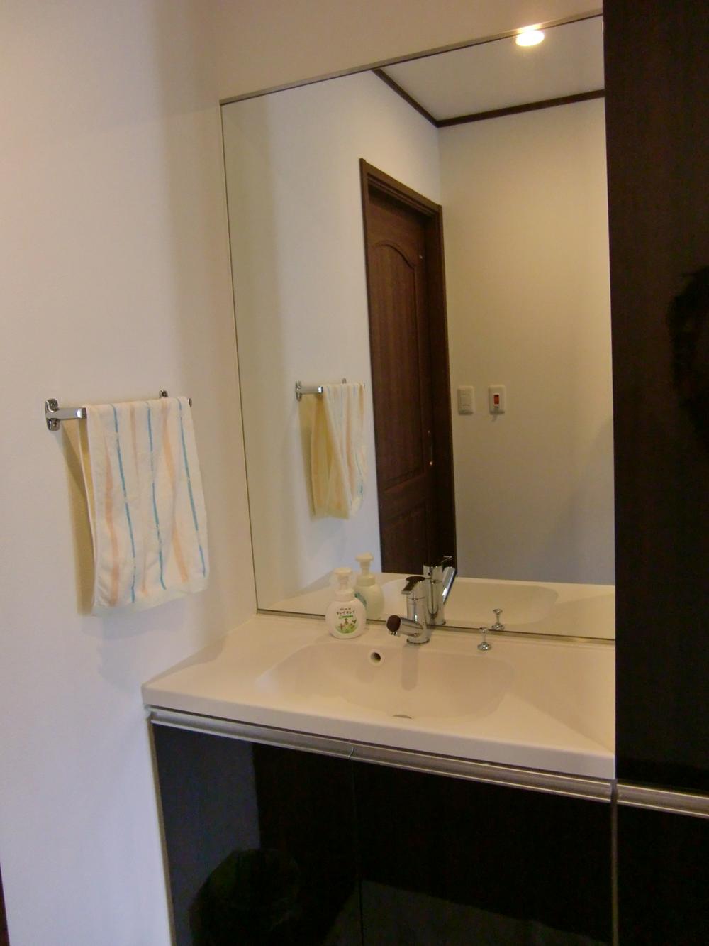 Wash basin, toilet. 2nd floor washbasins