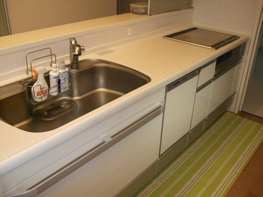 Kitchen. Indoor (12 May 2013) Shooting