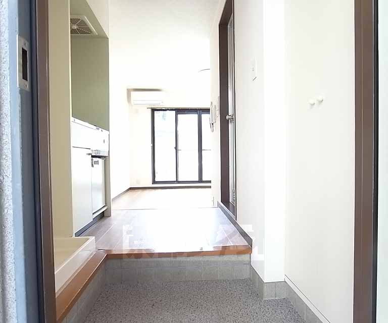 Other room space. Corridor with no feeling of pressure.