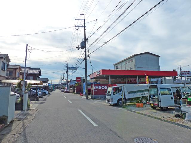 Local photos, including front road. Local shooting