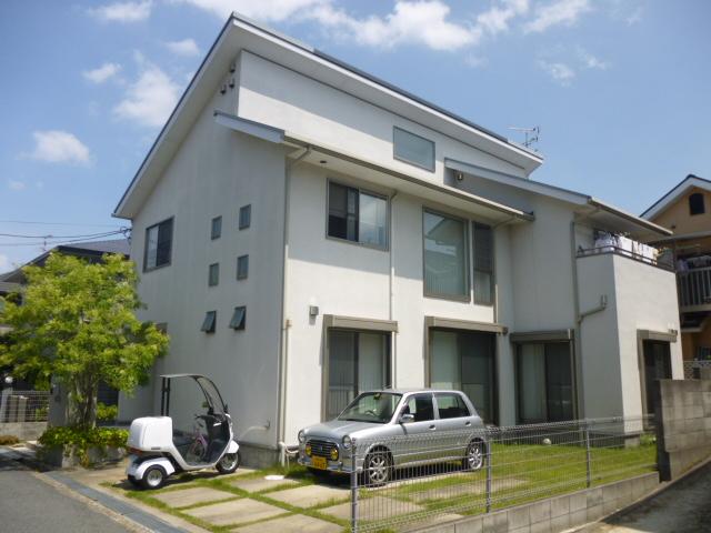 Local appearance photo. South is good per positive for the car space! 