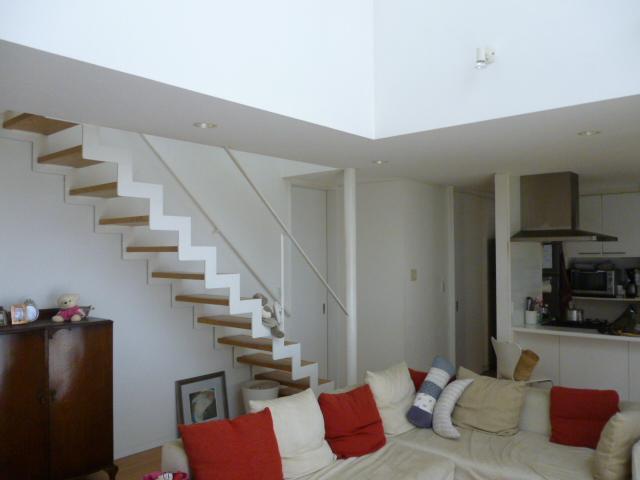 Living. Spacious 28 quires of LDK who is recommended to the oasis of family