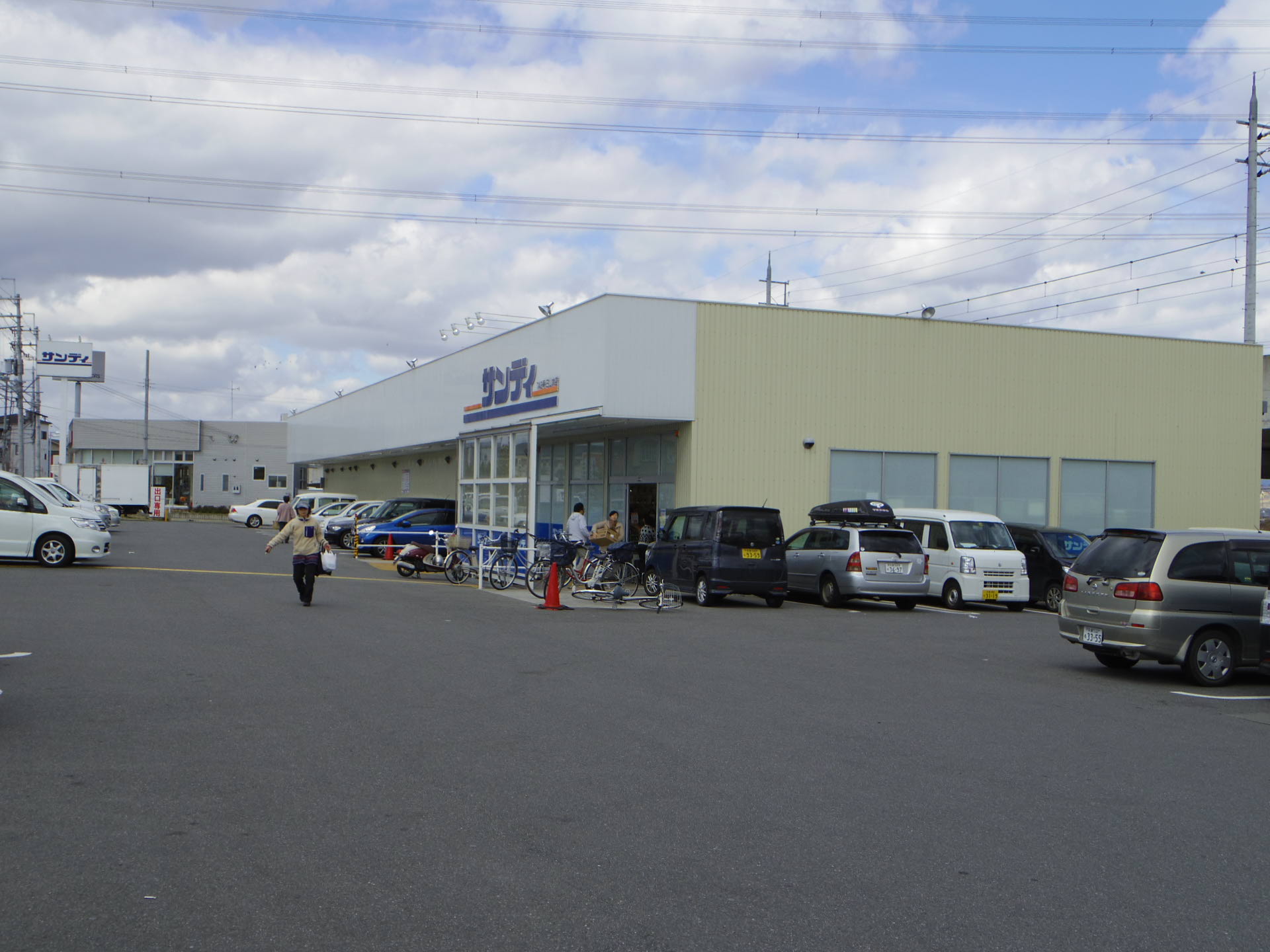 Supermarket. 712m to Sandy Miyamaki store (Super)