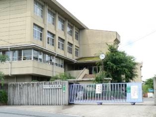 Junior high school. Kyotanabe Municipal Osumi until junior high school 1627m