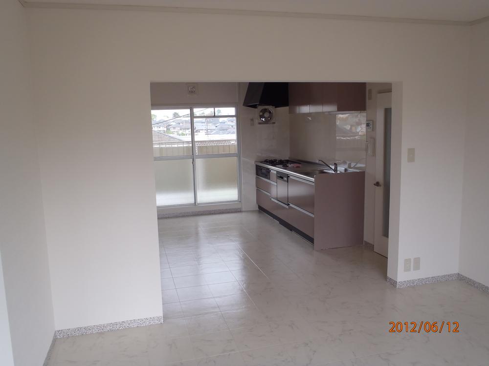 Living. Same specification (Property is present condition delivery)