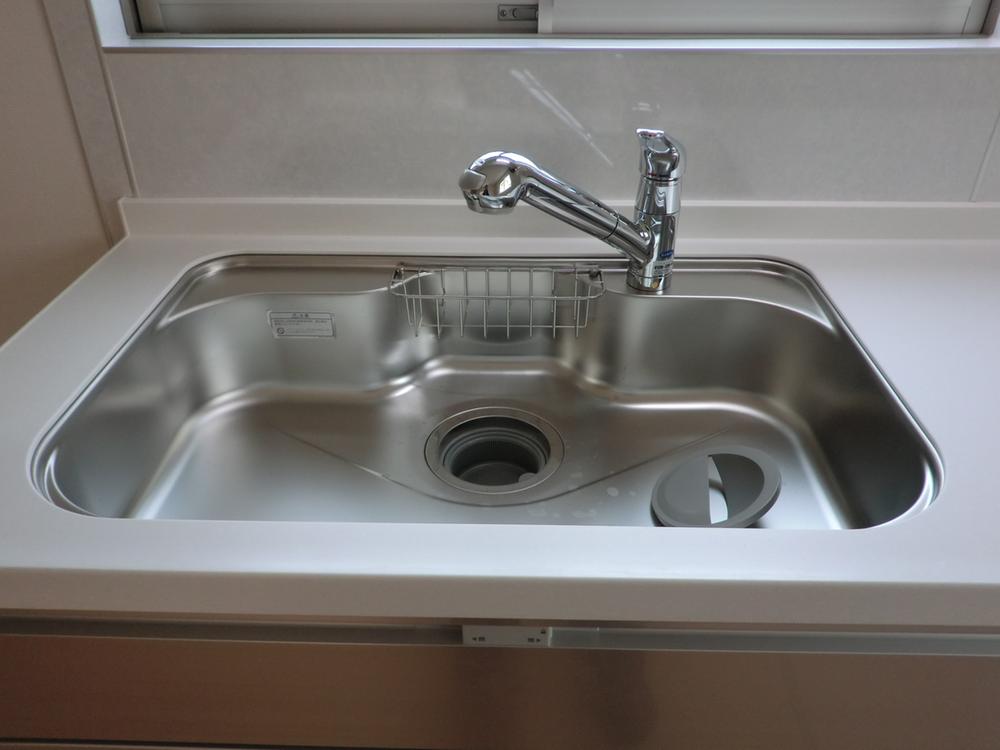 Power generation ・ Hot water equipment. A built-in water purifier to the tip of the faucet. It is an innovative water purifier that does not take the place. Also, It can be pulled out a water purifier for each hose. 