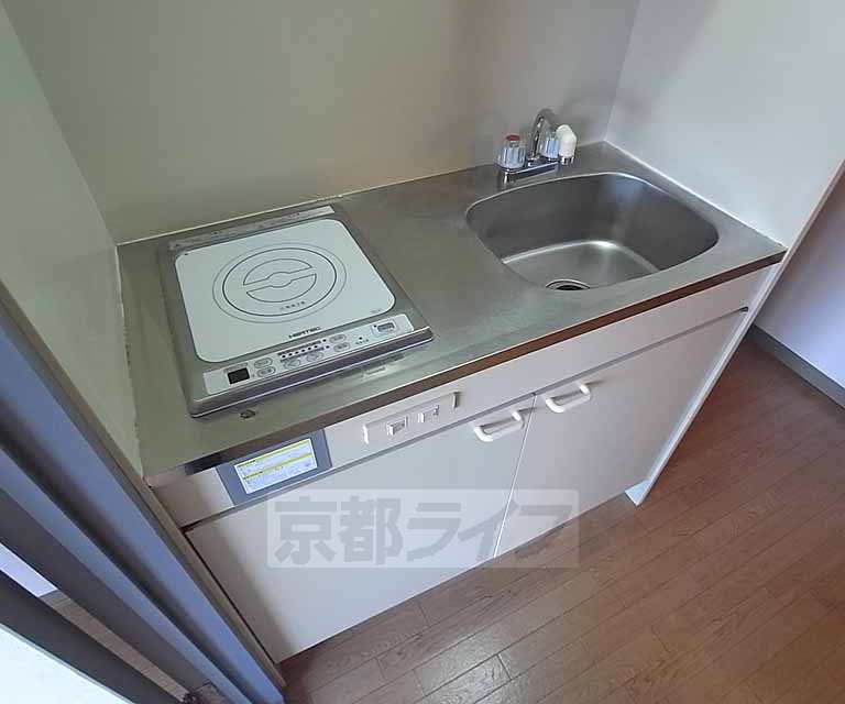 Kitchen. Cleaning Easy in a compact type of kitchen