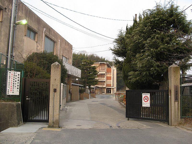 Junior high school. Kyotanabe 940m to stand Tanabe junior high school