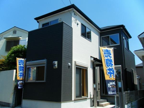 Local appearance photo. 2013 May shooting