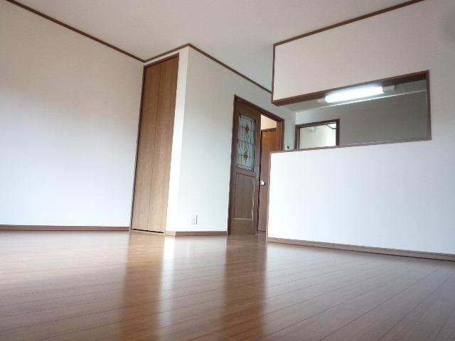 Living. livingese-style independence between the type