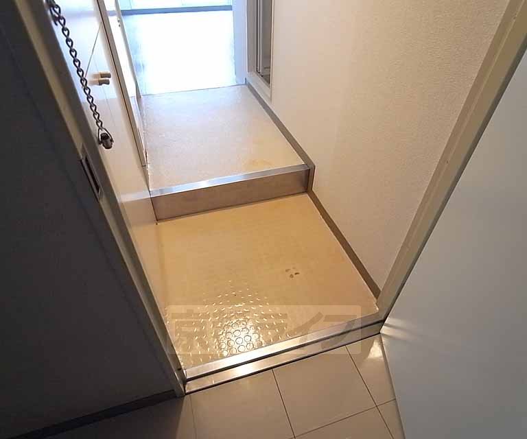 Entrance. Entrance portion of cleanliness.