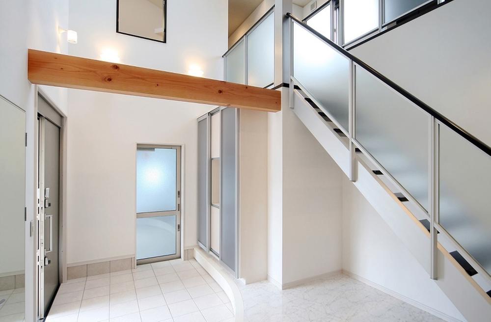 Entrance. The entrance to use widely the, Family requires the size of the shoe box that can be used by everyone. "I have to say congestion" in the morning is also eliminated by refreshing organize.