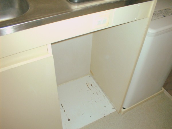 Other room space. Refrigerator yard