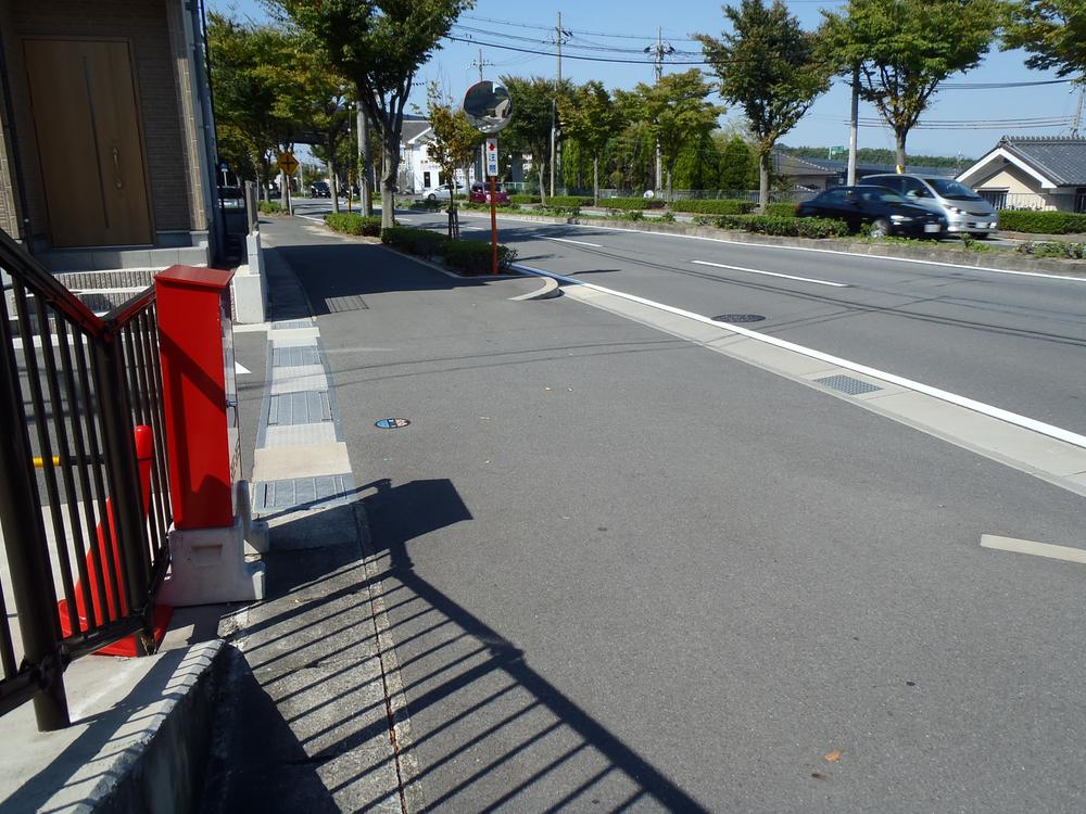 Local photos, including front road. Local (10 May 2013) Shooting