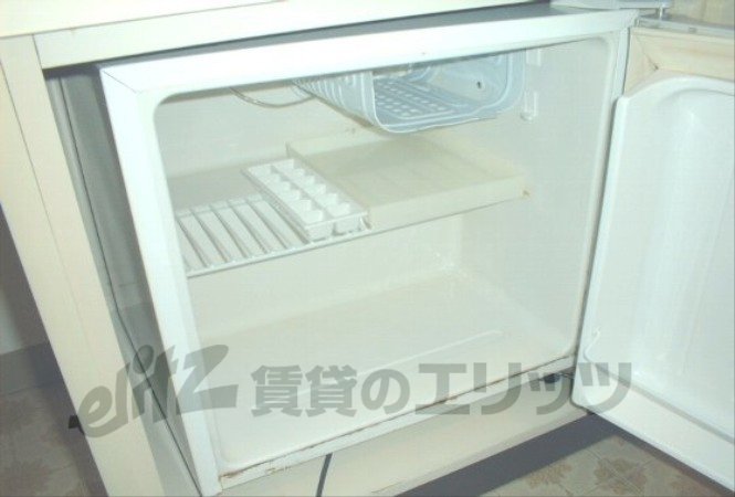 Other room space. Refrigerator yard