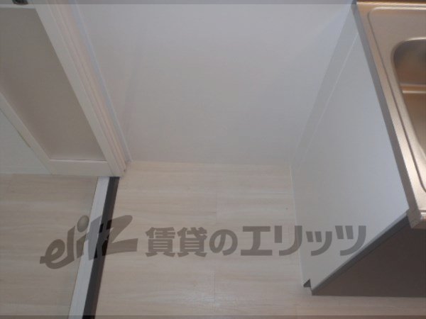 Other room space. Refrigerator yard