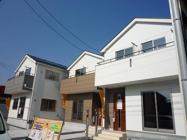 Local photos, including front road. Zenteiminami facing parking two and over